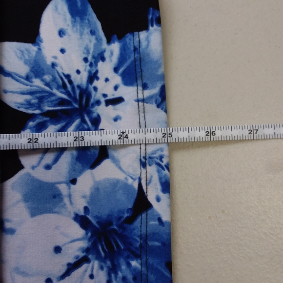 ~~ON HOLD ~~ Calvin Klein Floral Short Sleeve Top - Picture 4 of 6